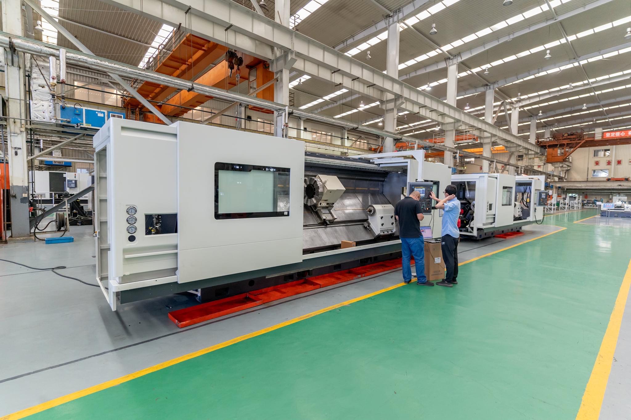 DL-32M Eğimli Yatak Ağır Hizmet Tipi Otomatik CNC Torna Makinesi Metal İçin