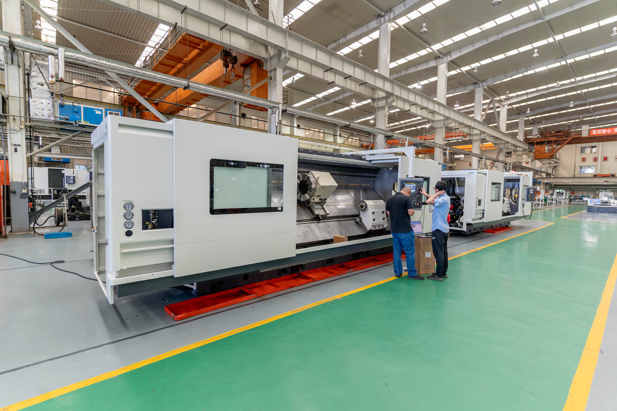 DL-32MH Eğimli Yataklı Tam Otomatik CNC Torna Merkezi Torna Makinası 